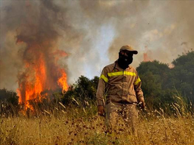 Σε εξέλιξη η πυρκαγιά στη Λάρυμνα Φθιώτιδας